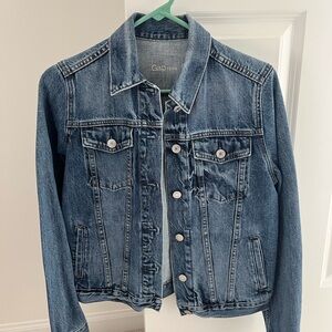 Gap Women's Blue Denim Jacket size small, perfect for summer!